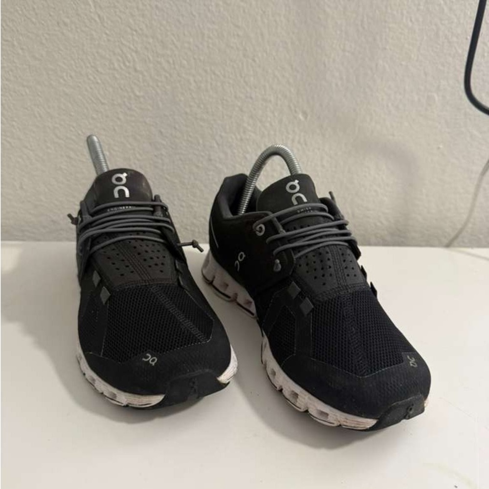 On Running cloud 5 women’s Black and White Athletic Shoes - Picture 2 of 10